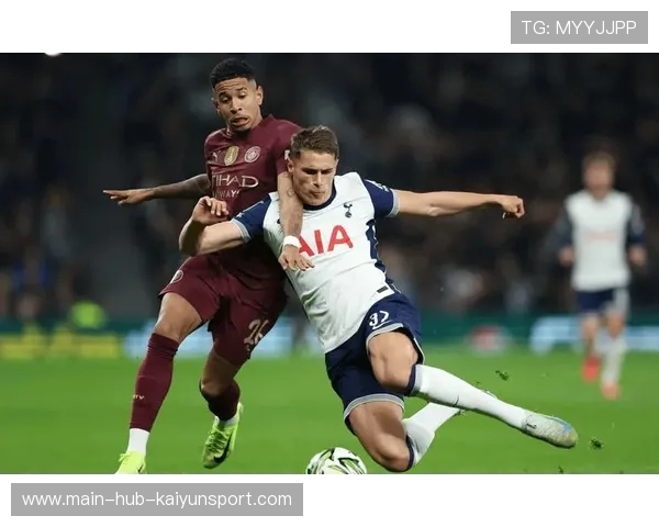 曼联备战热刺，年轻力量成关键，战术调整至关重要